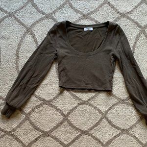 Puff sleeve long sleeve crop top (WILL STEAM BEFORE SENDING OUT)